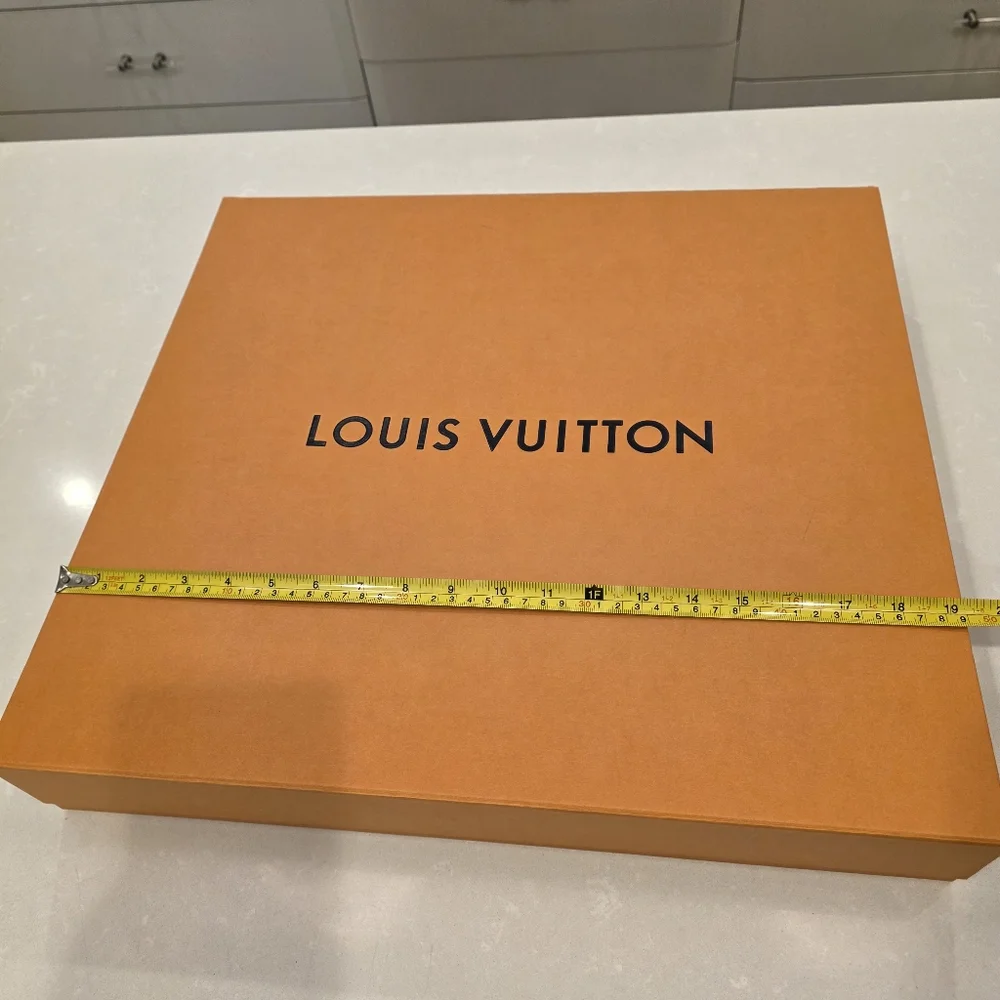 🔥Louis Vuitton Signature  Large Magnectic Closure Orange Packaging - Picture 12 of 14